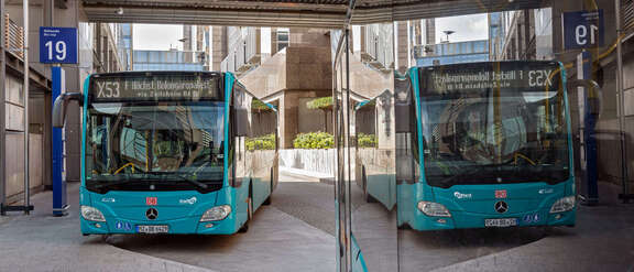 Expressbusse am Frankfurter Flughafen