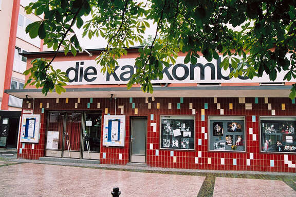 Vergrößerte Ansicht: Außenansicht des Theaters 