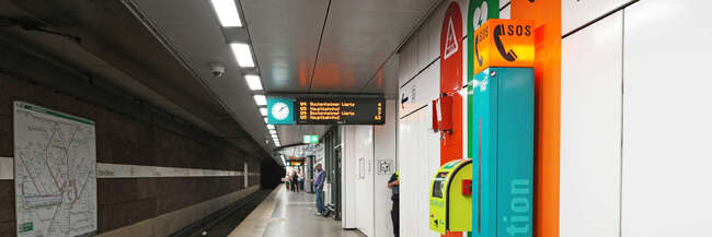 VGF-Hilfeinseln am Bahnsteig Dom/Römer VGF-Hilfeinseln am Bahnsteig Frankfurt Dom/Römer