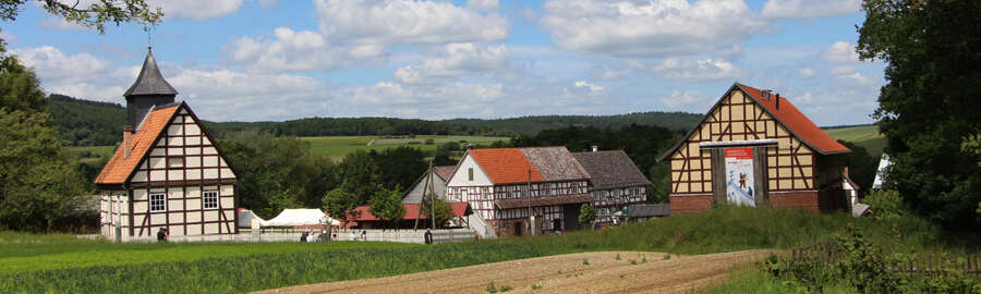 Blick über die Felder auf Nordhessen