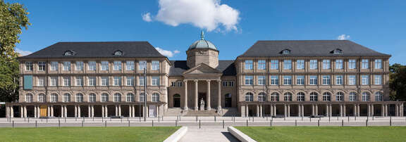 Vergrößerte Ansicht: Museum Wiesbaden Fassade