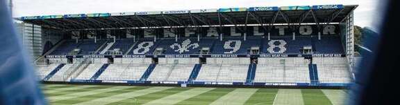 Stadion - Blick auf Tribüne