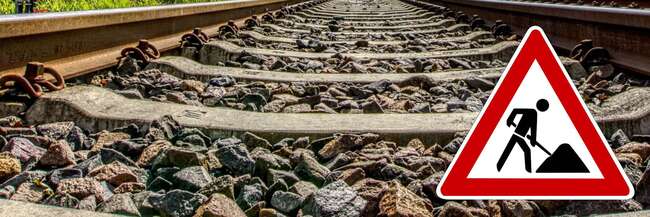 Gleisbett, Achtungsschild mit Bauarbeiter